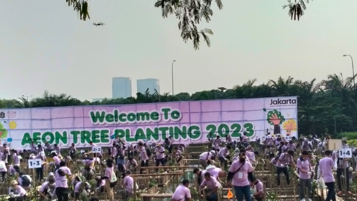 Keren! 300 Relawan AEON Tanam 3000 Mangrove di Kawasan Pesisir Jakarta Utara. [Istimewa]