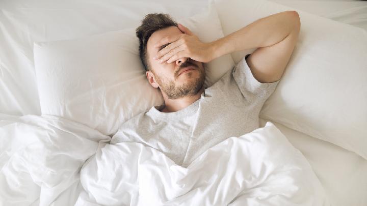Mengenali Penyebab Susah Tidur di Tempat Baru